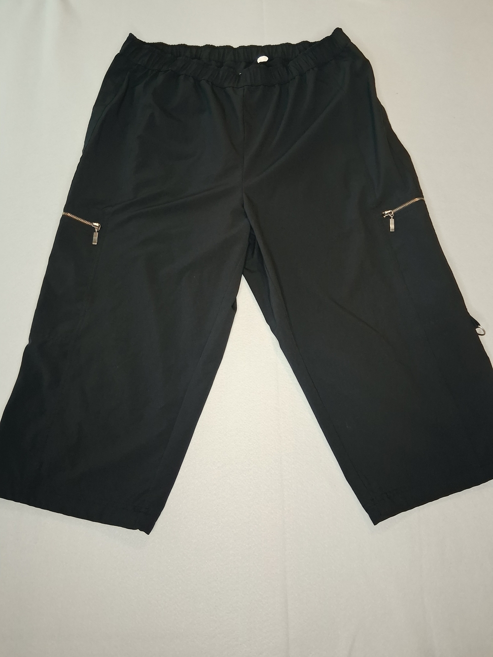 Zenergy by Chico's Black Cropped Cargo Capri Pants Size L Zip Pocket Stretch - Picture 7 of 11